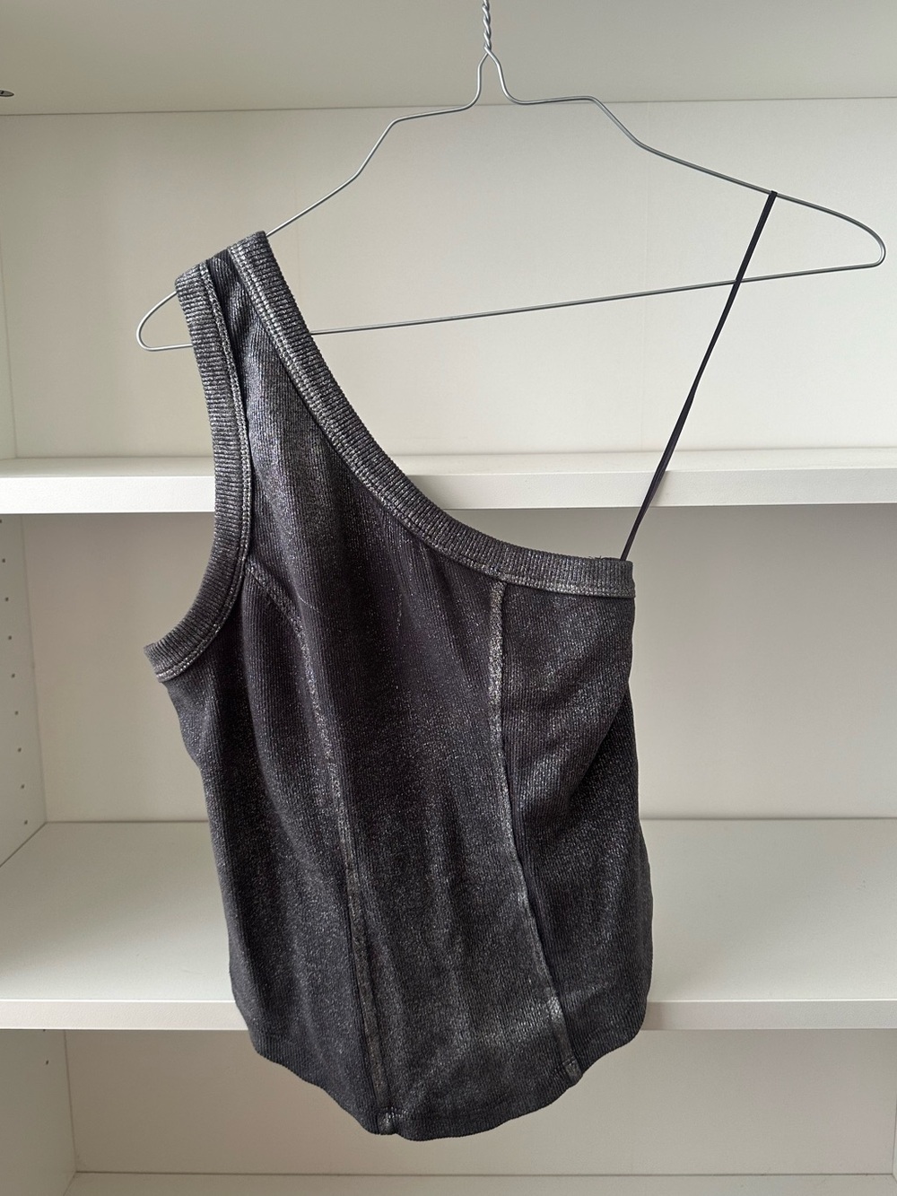 URBAN OUTFITTERS Silence & Noise Kesha Foil Ribbed Knit One Shoulder Top - Picture 6 of 7